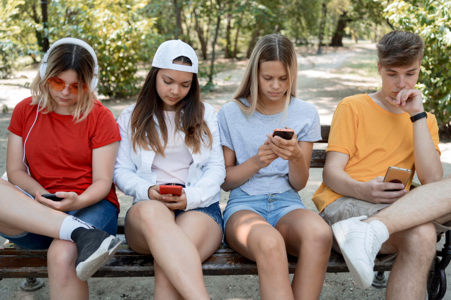 stima de sine la adolescenti si social media